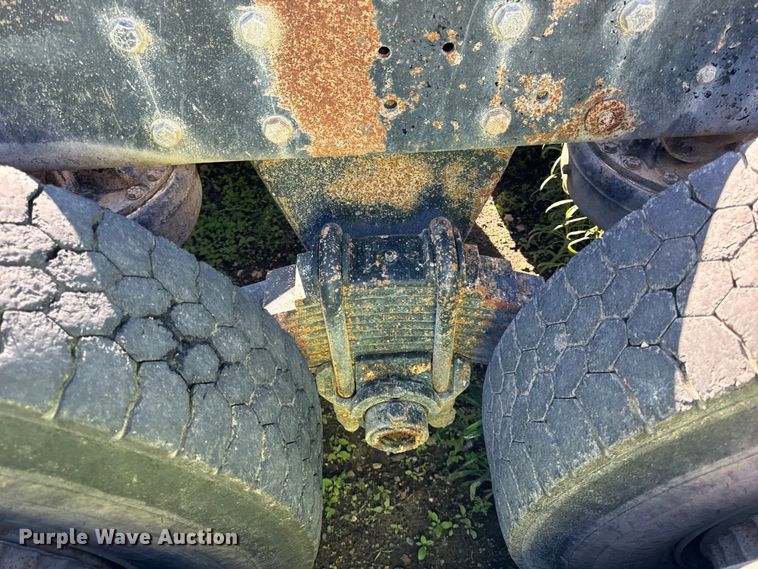 image for item DV5750 2000 Mack  RD688S truck cab and chassis