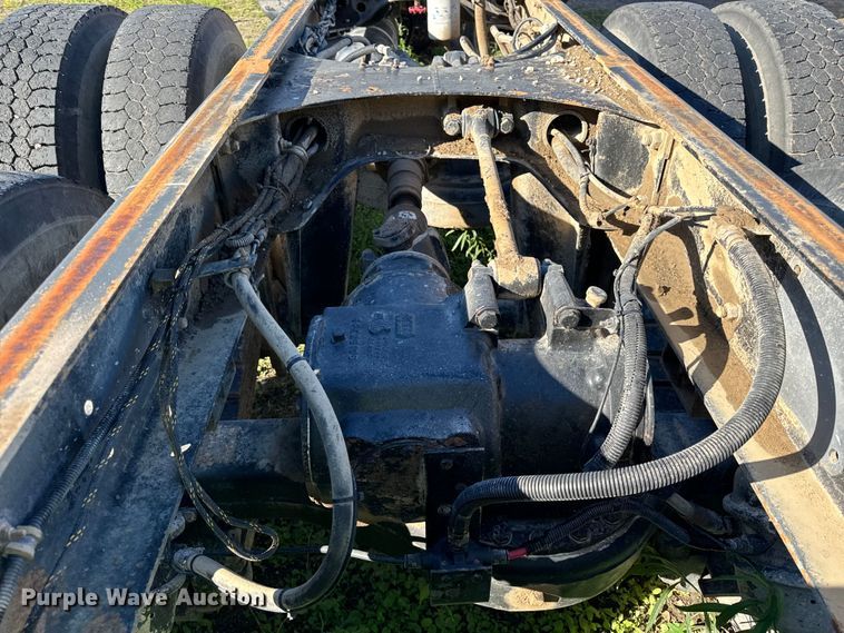 image for item DV5750 2000 Mack  RD688S truck cab and chassis