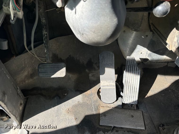 image for item DV5750 2000 Mack  RD688S truck cab and chassis