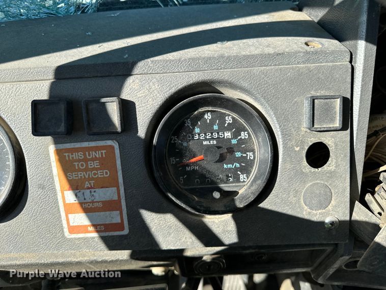 image for item DV5750 2000 Mack  RD688S truck cab and chassis