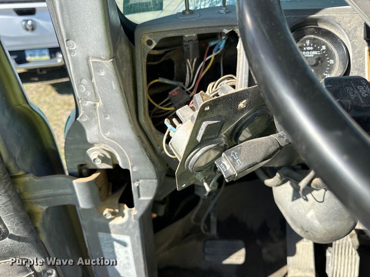 image for item DV5750 2000 Mack  RD688S truck cab and chassis