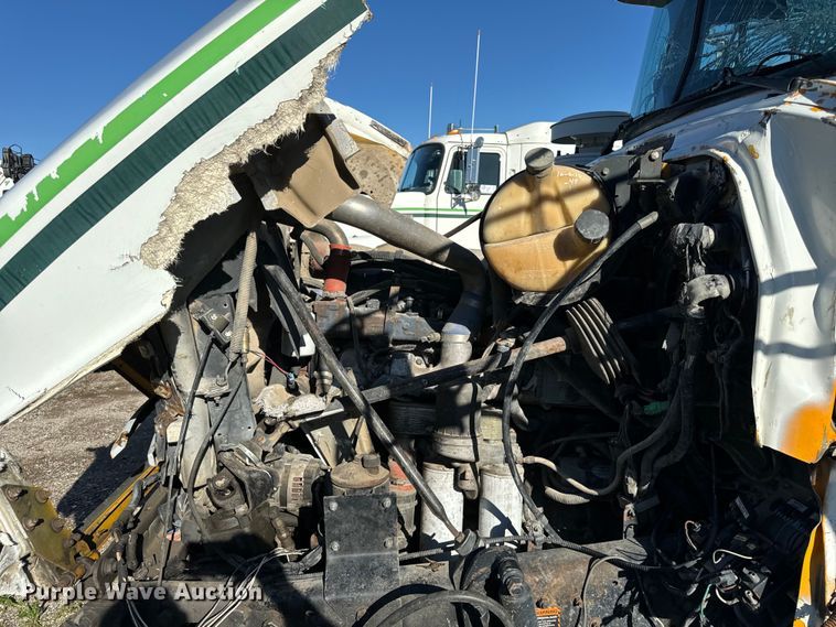 image for item DV5750 2000 Mack  RD688S truck cab and chassis