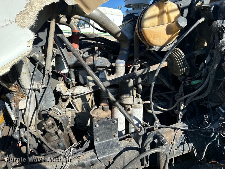 image for item DV5750 2000 Mack  RD688S truck cab and chassis