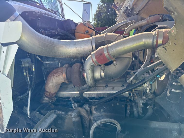 image for item DV5750 2000 Mack  RD688S truck cab and chassis