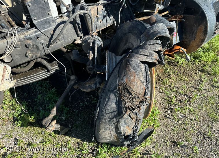 image for item DV5750 2000 Mack  RD688S truck cab and chassis