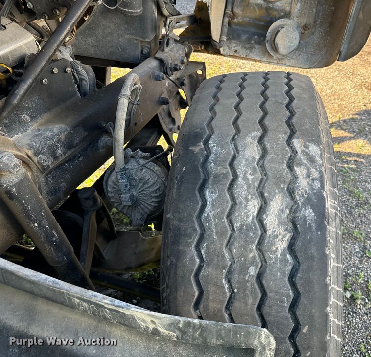 image for item DV5750 2000 Mack  RD688S truck cab and chassis