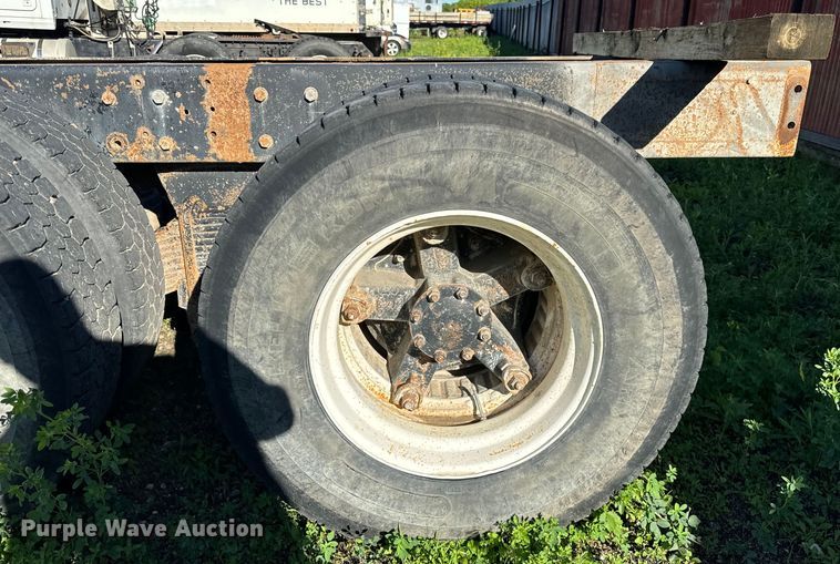 image for item DV5750 2000 Mack  RD688S truck cab and chassis