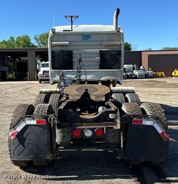 image for item DV5752 1999 Mack  CH613 semi truck