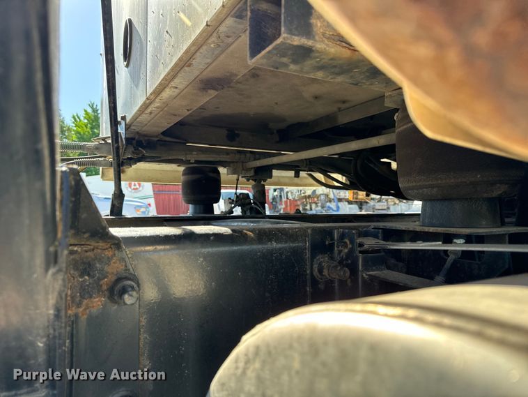 image for item DV5752 1999 Mack  CH613 semi truck