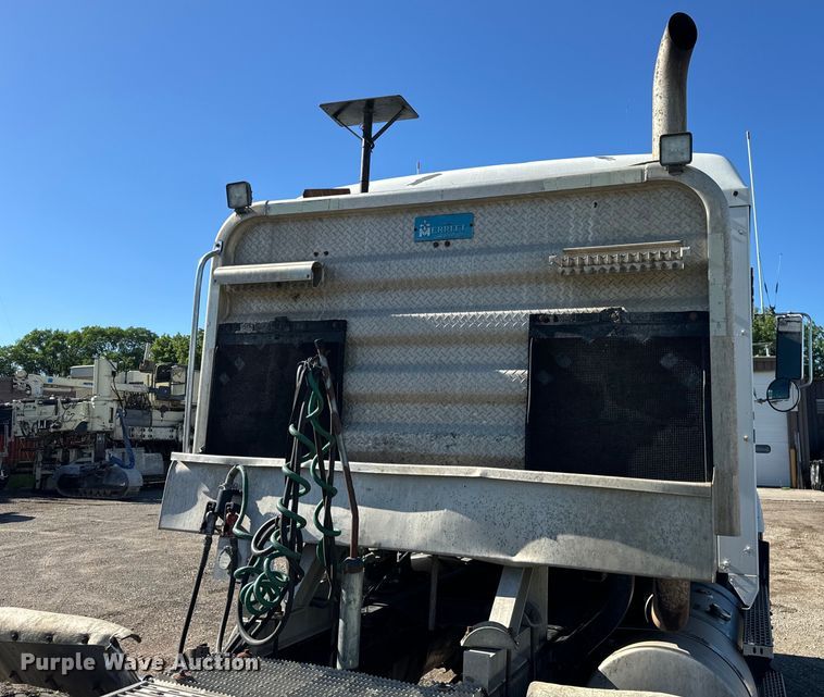 image for item DV5752 1999 Mack  CH613 semi truck