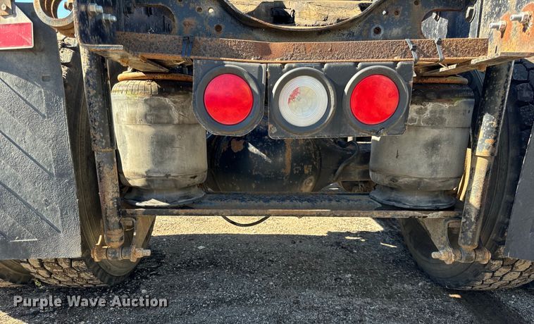 image for item DV5752 1999 Mack  CH613 semi truck