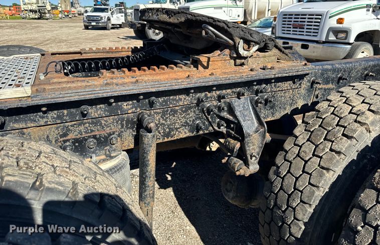 image for item DV5752 1999 Mack  CH613 semi truck