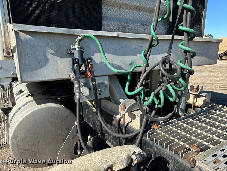 image for item DV5752 1999 Mack  CH613 semi truck