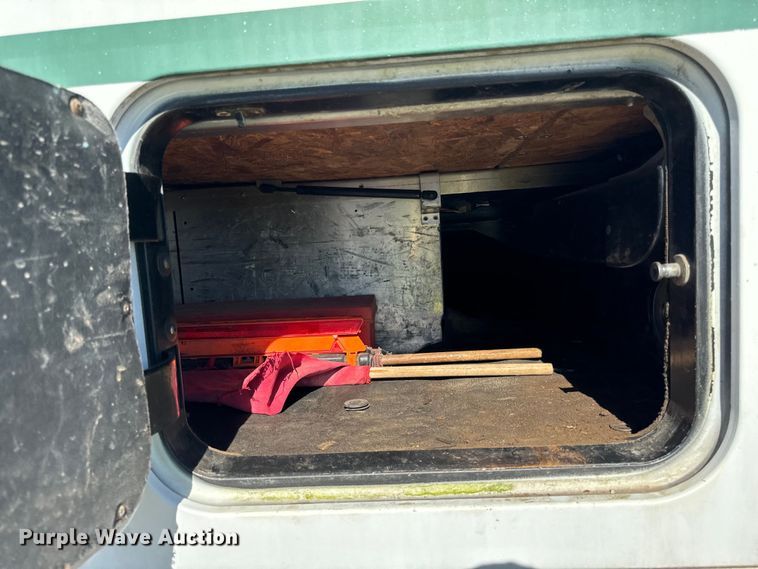 image for item DV5752 1999 Mack  CH613 semi truck