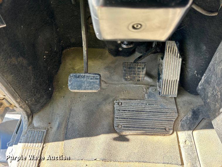 image for item DV5752 1999 Mack  CH613 semi truck