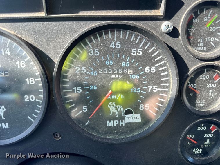 image for item DV5752 1999 Mack  CH613 semi truck