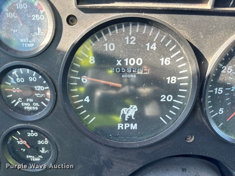 image for item DV5752 1999 Mack  CH613 semi truck