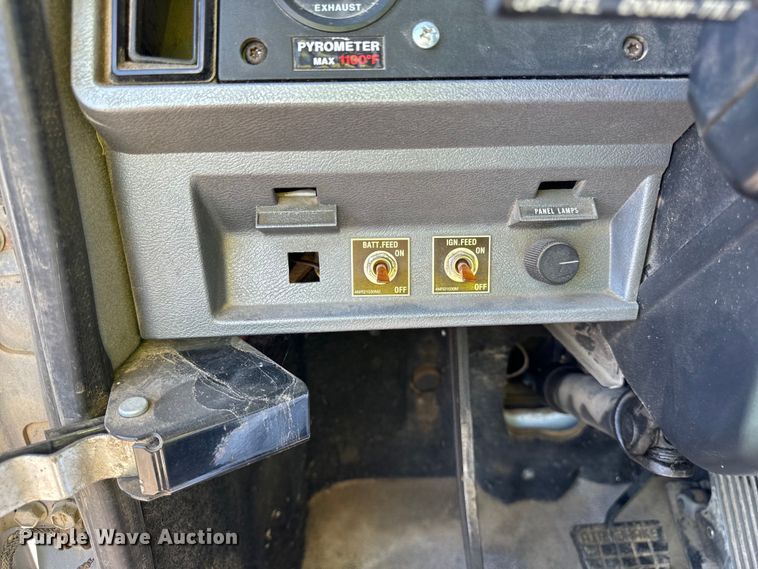 image for item DV5752 1999 Mack  CH613 semi truck