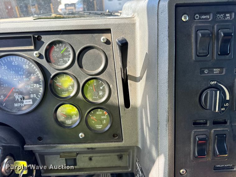 image for item DV5752 1999 Mack  CH613 semi truck