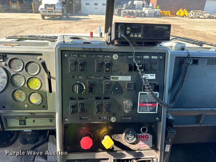 image for item DV5752 1999 Mack  CH613 semi truck