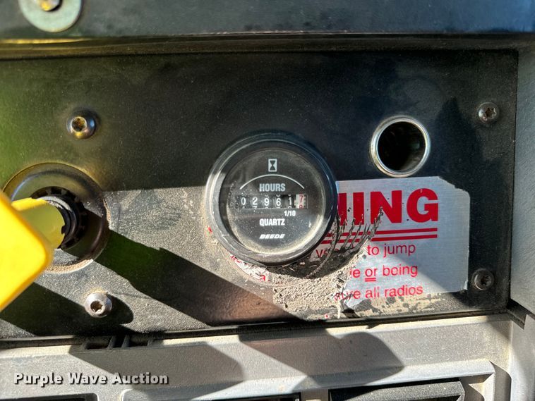 image for item DV5752 1999 Mack  CH613 semi truck