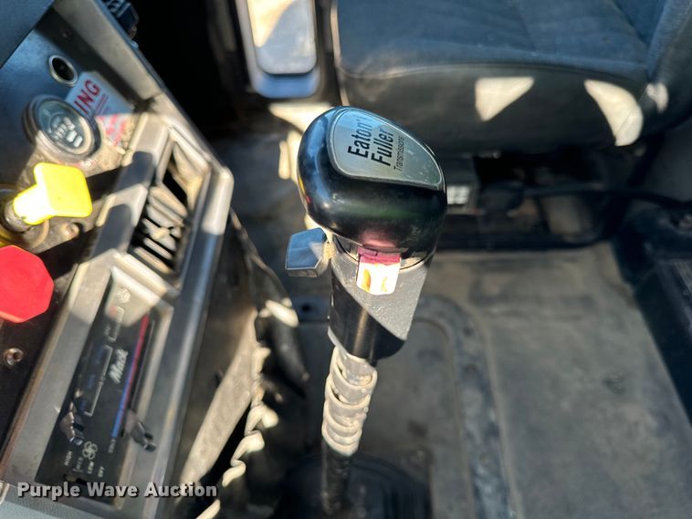 image for item DV5752 1999 Mack  CH613 semi truck