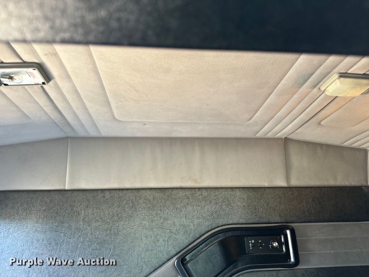 image for item DV5752 1999 Mack  CH613 semi truck