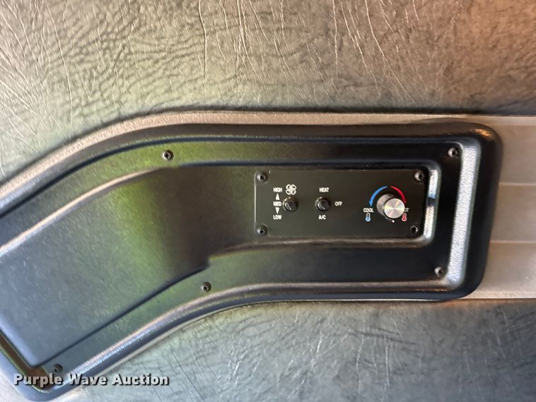 image for item DV5752 1999 Mack  CH613 semi truck