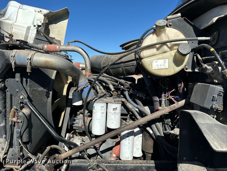 image for item DV5752 1999 Mack  CH613 semi truck