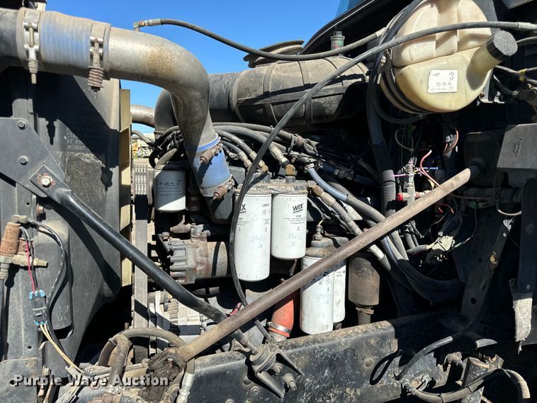 image for item DV5752 1999 Mack  CH613 semi truck