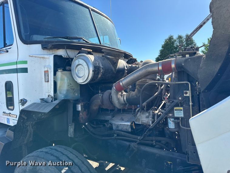 image for item DV5752 1999 Mack  CH613 semi truck