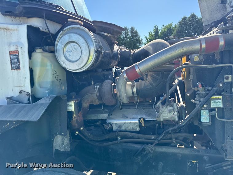 image for item DV5752 1999 Mack  CH613 semi truck