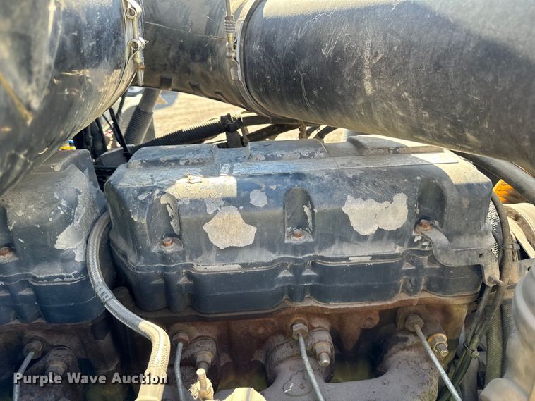 image for item DV5752 1999 Mack  CH613 semi truck