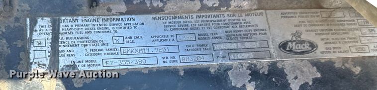 image for item DV5752 1999 Mack  CH613 semi truck