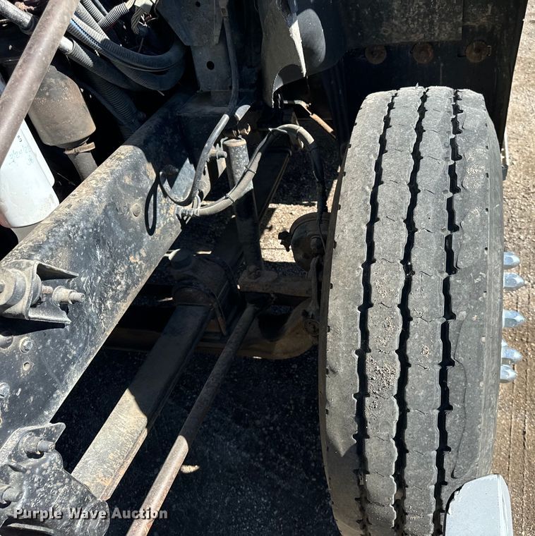 image for item DV5752 1999 Mack  CH613 semi truck