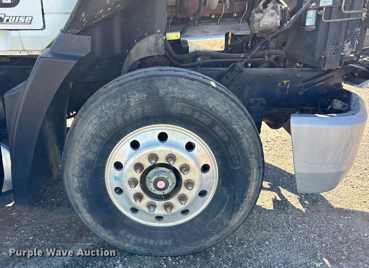 image for item DV5752 1999 Mack  CH613 semi truck