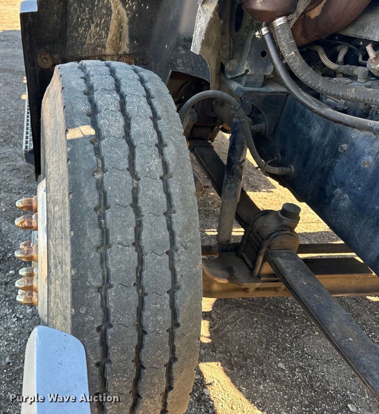 image for item DV5752 1999 Mack  CH613 semi truck