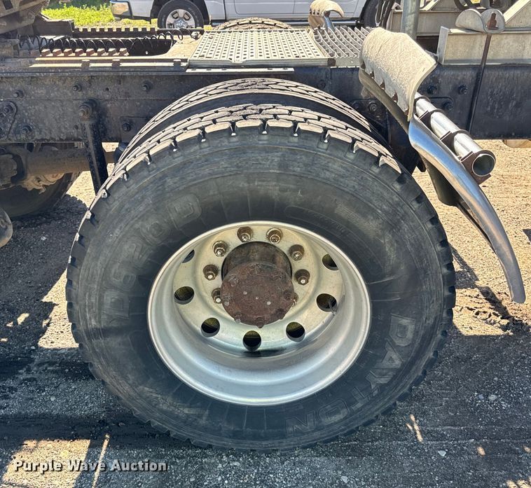 image for item DV5752 1999 Mack  CH613 semi truck