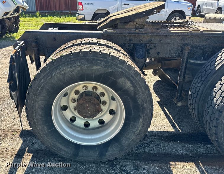 image for item DV5752 1999 Mack  CH613 semi truck