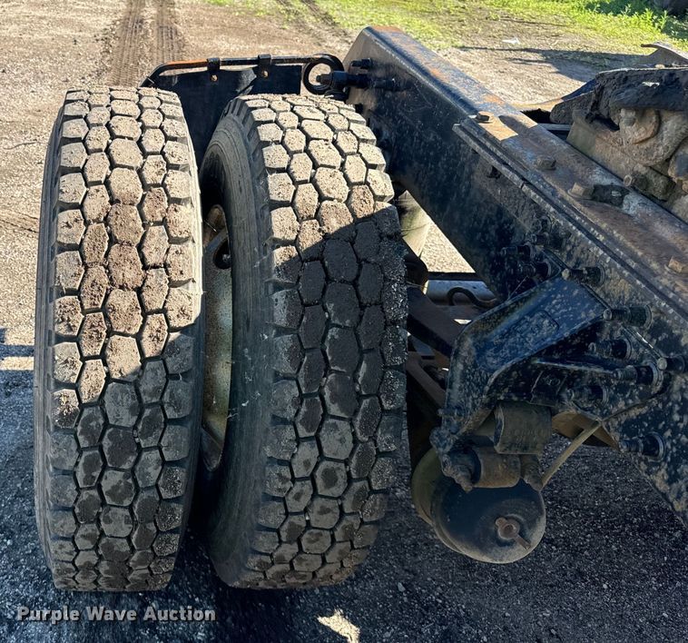 image for item DV5752 1999 Mack  CH613 semi truck