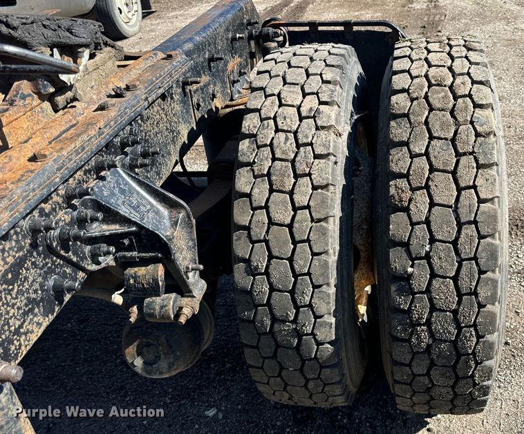 image for item DV5752 1999 Mack  CH613 semi truck