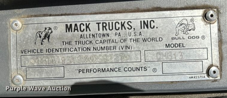 image for item DV5752 1999 Mack  CH613 semi truck