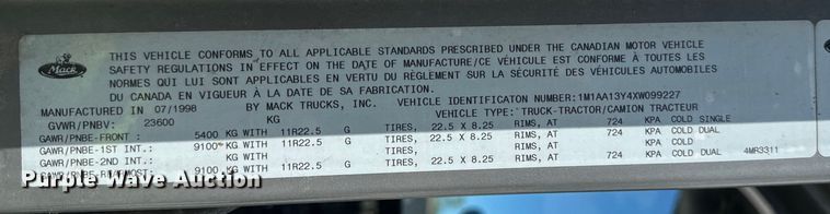 image for item DV5752 1999 Mack  CH613 semi truck