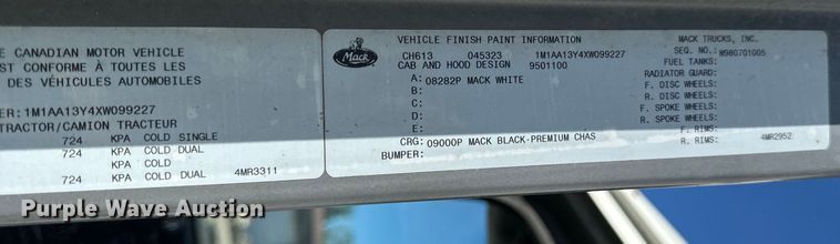 image for item DV5752 1999 Mack  CH613 semi truck