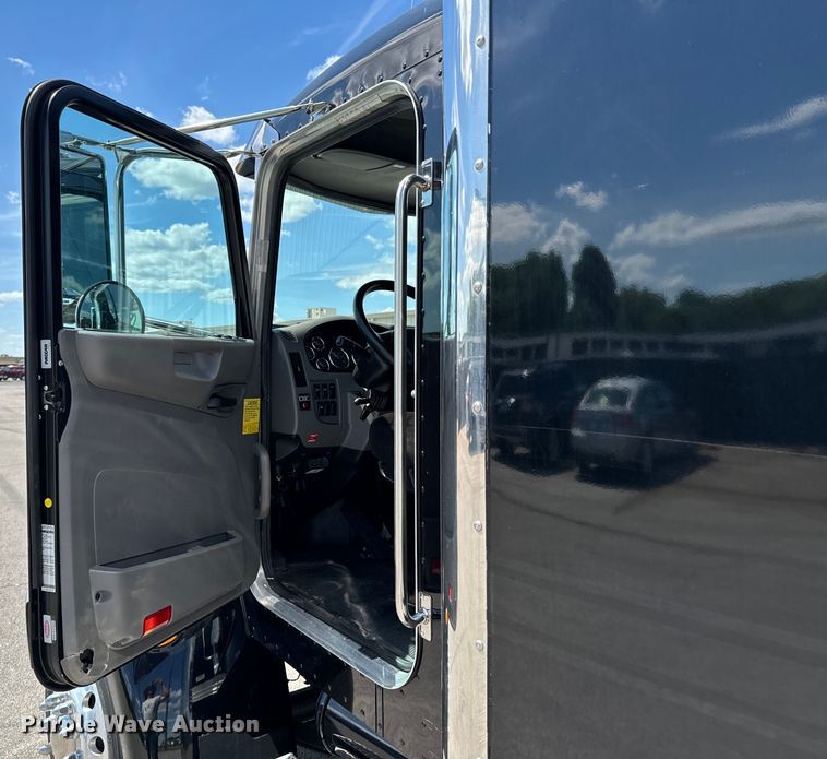 image for item DX0518 2016 Peterbilt 337 showroom truck