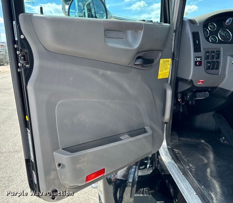 image for item DX0518 2016 Peterbilt 337 showroom truck