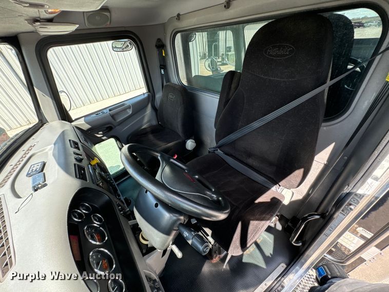 image for item DX0518 2016 Peterbilt 337 showroom truck