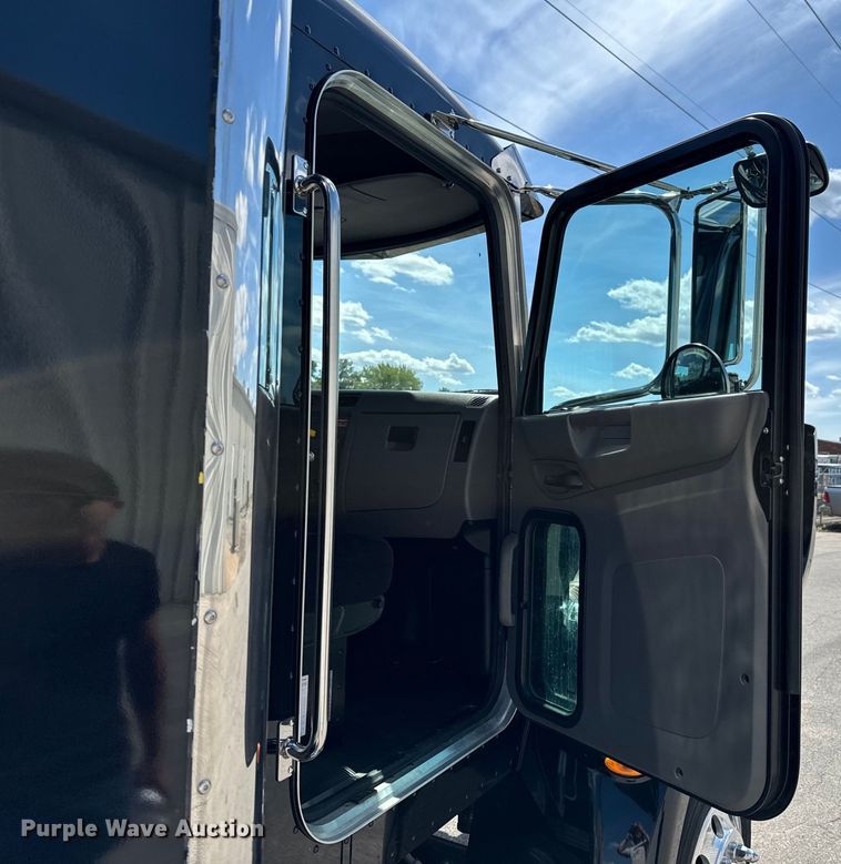 image for item DX0518 2016 Peterbilt 337 showroom truck