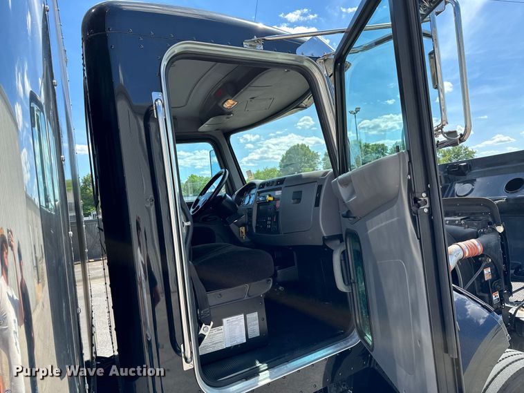 image for item DX0518 2016 Peterbilt 337 showroom truck