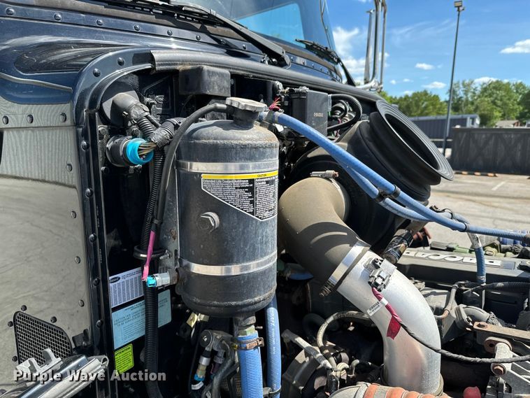 image for item DX0518 2016 Peterbilt 337 showroom truck